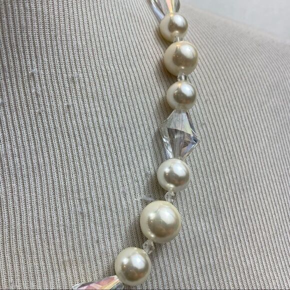 New Without Tags Faux Pearl and Crystal Necklace - Picture 9 of 9